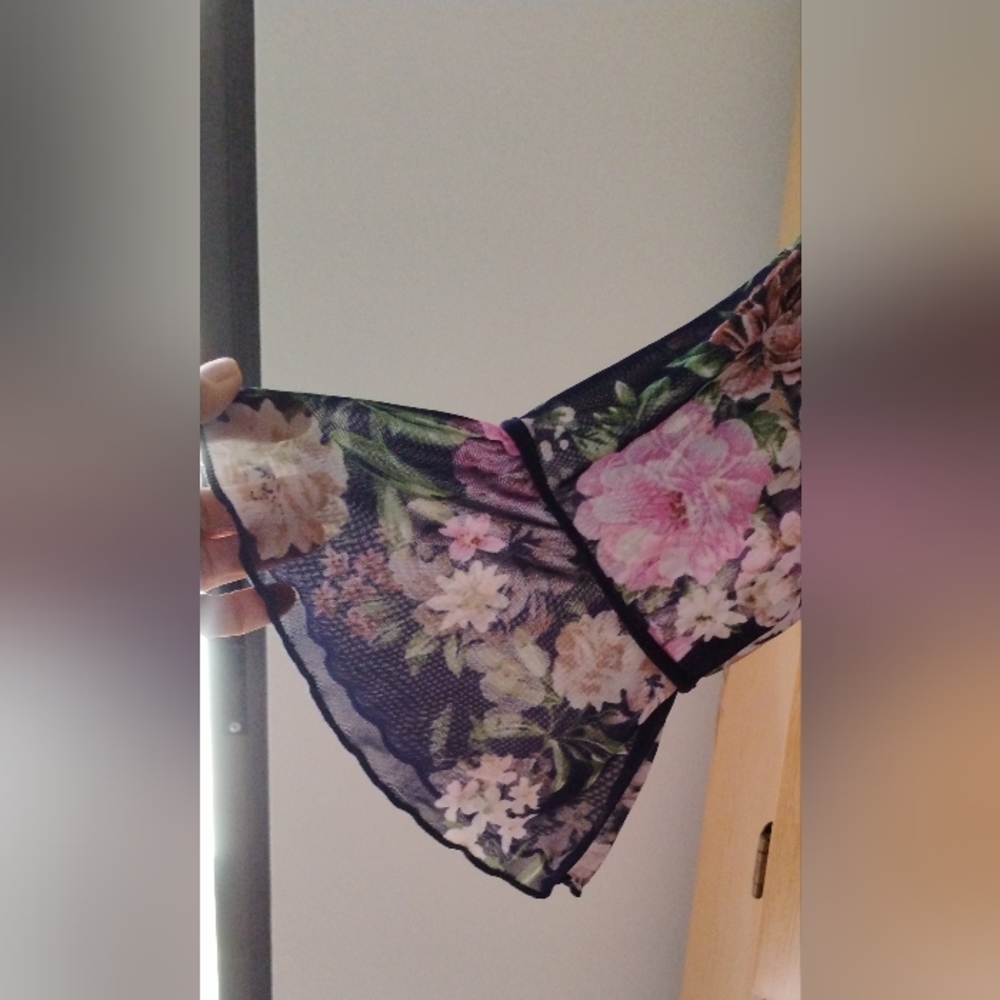 Atelier 29 Floral Open-Front Women's Cardigan Top with attached Tank - Picture 4 of 5